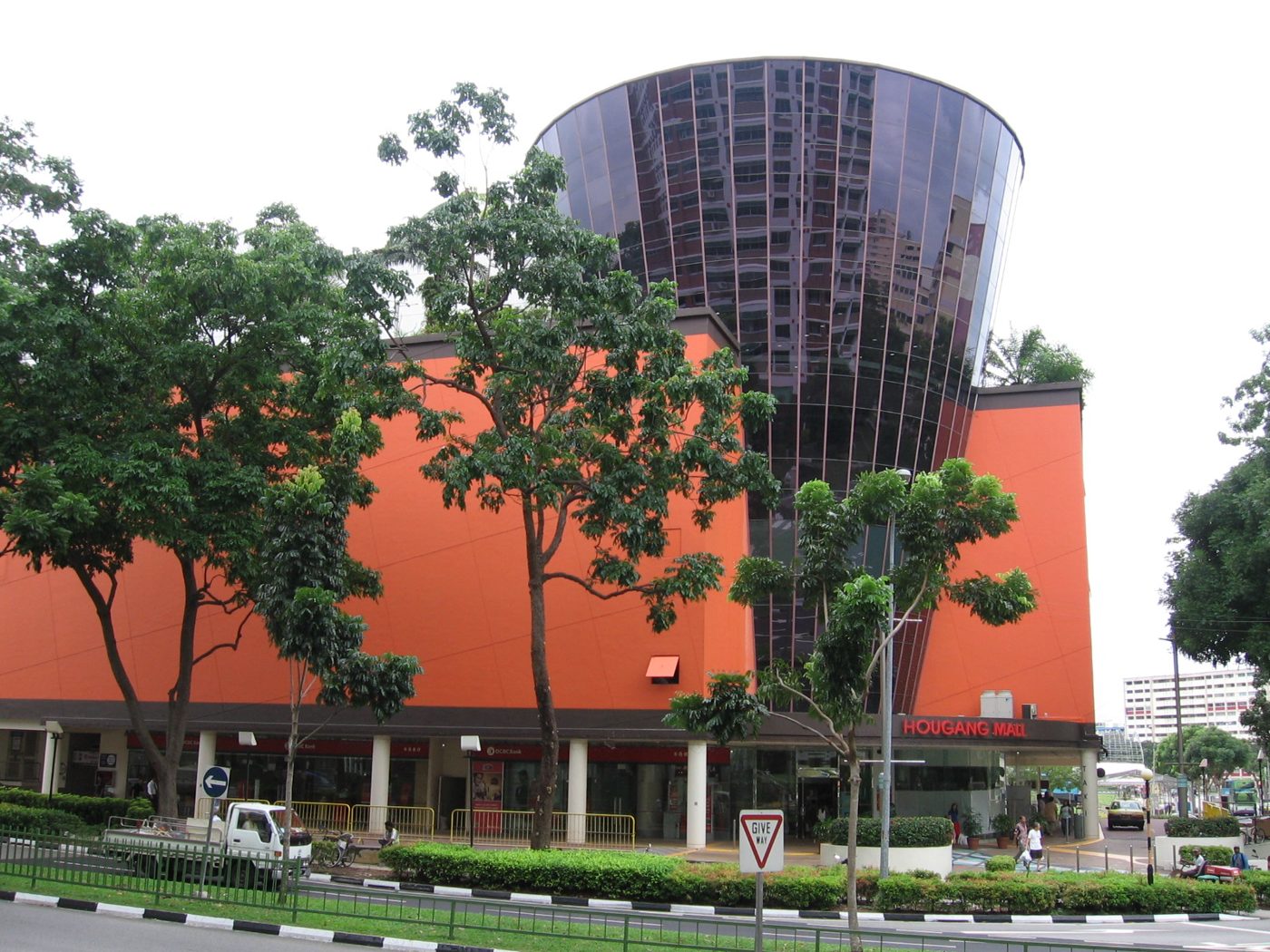 Hougang Mall on Hougang Avenue 10, photographed in 2005